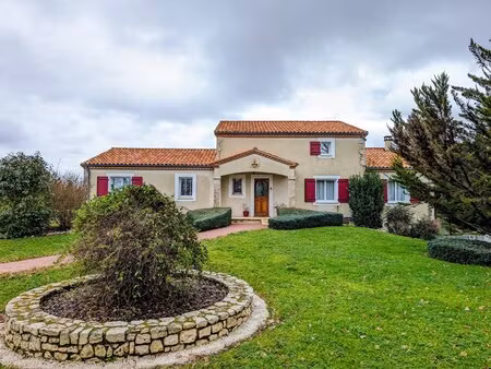 superbe maison contemporaine de 5 chambres avec piscine
