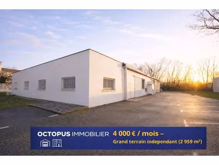 parcelle de 2 959 m² avec un bâtiment d'activité de 699 m² pour seulement 4 000 euros/mois