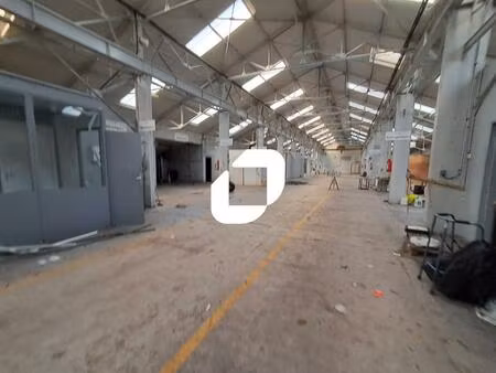 a louer  batiment independant - grande surface exterieure