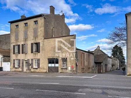 maison en pierres avec dépendances à rénover