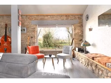 ancienne bergerie en pierre de pays avec piscine