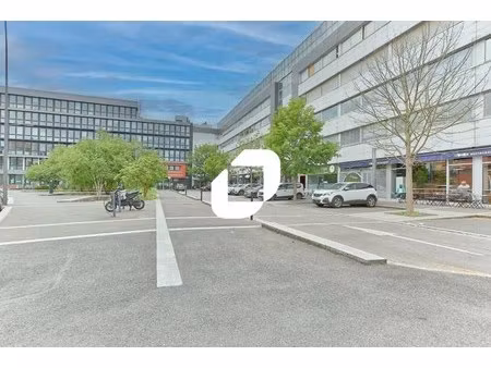 a louer  bureaux rénovés avec terrasse