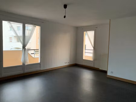 location appartement 3 pièces  67.94m²  combs