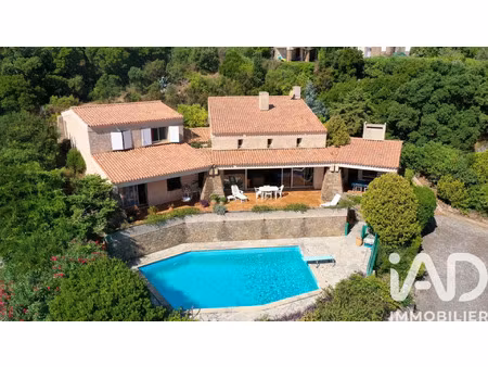 vente maison bord de mer à cavalaire-sur-mer (83240) : à vendre bord de mer / 180m² cavala