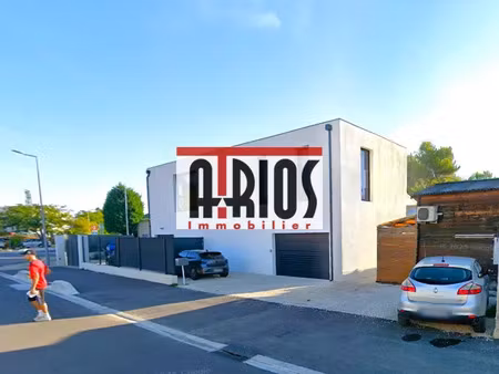 entrepot de 52m² + bureaux de 48m²