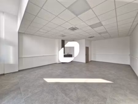 location bureau serris 77700