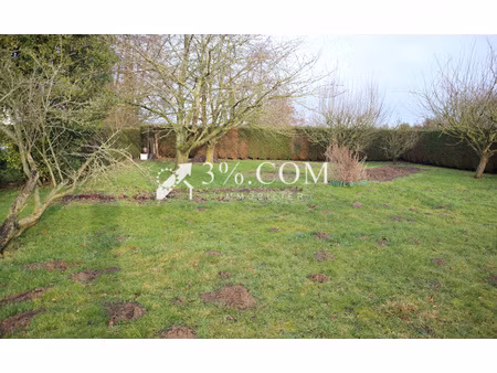 grand terrain de 843m²