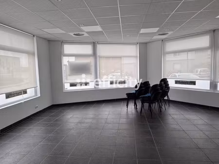 local commercial 12 pièces - 196 m²