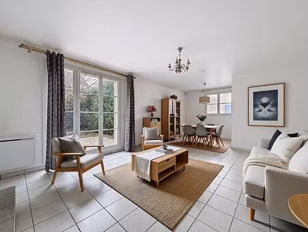 charmante maison familiale de 92m2 - 5 pièces bien située - lieusaint