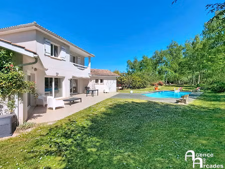 maison traditionnelle sur parc de 3000m²