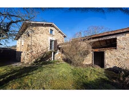 maison de caractère : un balcon sur la nature et un potentiel à sculpter