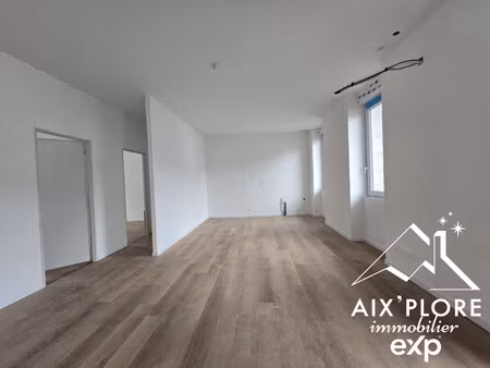 appartement rénové de 83 m² avec vaste séjour – coeur de y