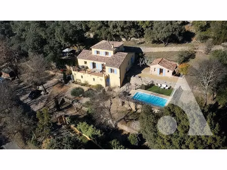 a vendre maison de 161 m² avec deux dépendances sur une parcelle de 3205m² avec piscine.