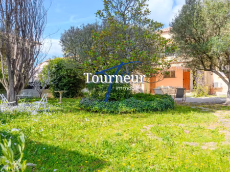rare sanary hypercentre villa de 151m2 sur 1288m2 de terrain