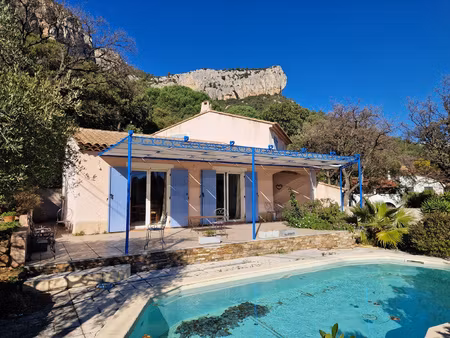 maison 5 pièces  3 chambres  piscine  garage - le revest