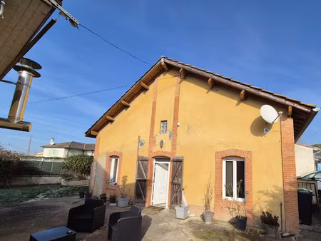 maison d'environ 120m2 sur un terrain d'environ 441 m2 + loc