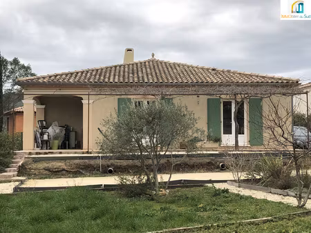 proche quissac dans un petit village : maison de plain pied