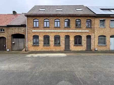 karaktervolle dorpswoning met veel potentieel