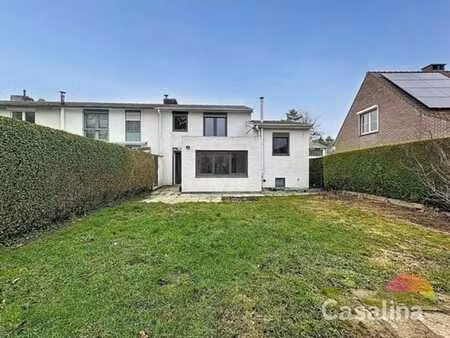 maison 3 chambres + bureau de 133m² avec jardin.