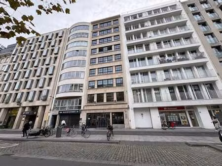 bureau près de l’operaplein  proche des transports commun.