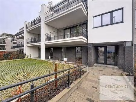 surface de bureaux au rez d'un petit immeuble récent (2022) 