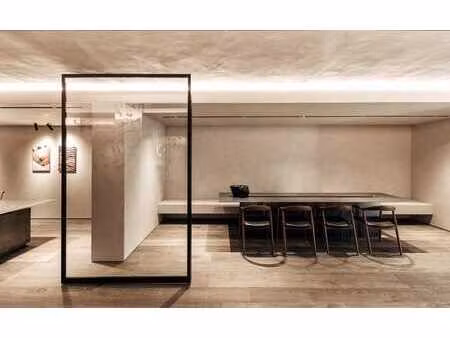 bureau de standing dans un bâtiment d'architecte