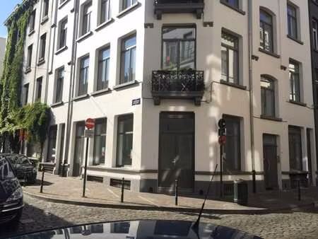 magnifique rez de chaussée commercial - place jeu de balle