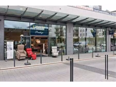 papeteries de genval : super espace commercial disponible