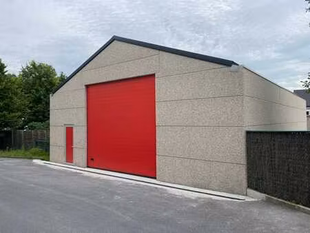 entrepôt d'environ 216 m² dans la zone industrielle d'izegem