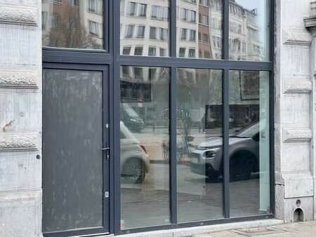 sainte-catherine. commerce à louer. envions 40m2