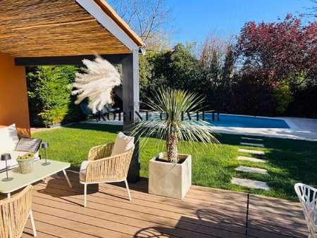 ventabren : maison de 130 m2  piscine  garage