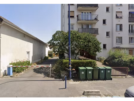 a 200 m du rer b drancy