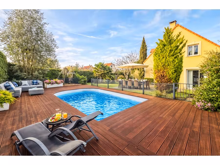 maison individuelle sur 1003m2 - dpe c - avec piscine