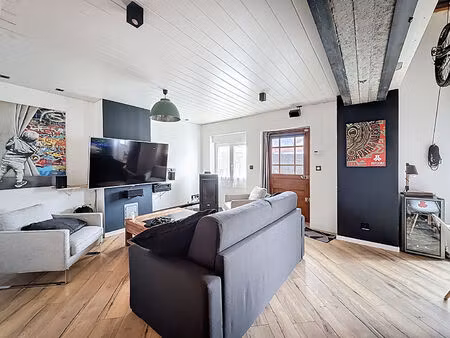 maison rénovée 73 m2; 2 chambres et un bureau avec terrasse et son jardin