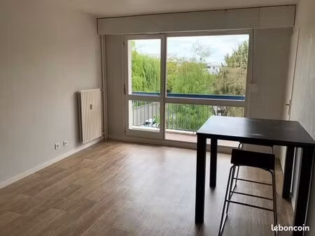 metz grand studio meublé-balcon et parking