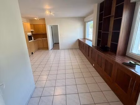 a louer t2 à péron