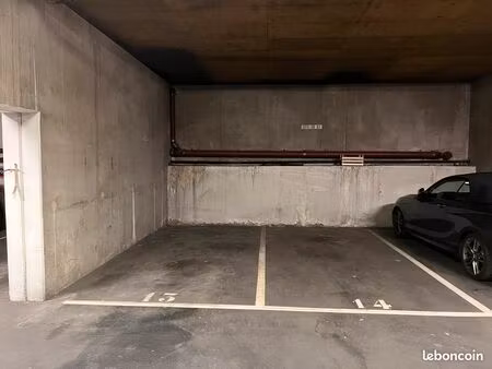 location place de parking hyper centre avec borne de recharge électrique