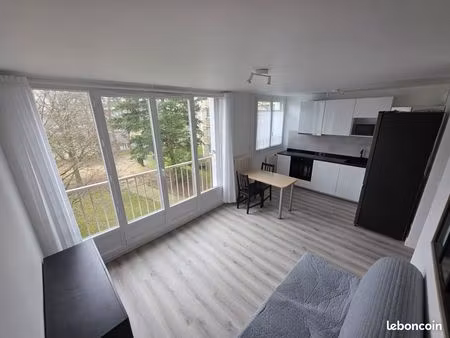 studio 30m² aménagé en 2 pièces