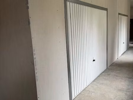 location d’espaces de stockage / garde-meubles / pour particuliers ou professionnels