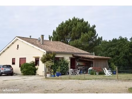 maison a la campagne entouré de verdure