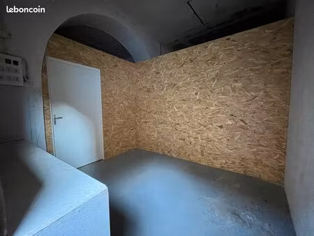 box / garde meubles / garage