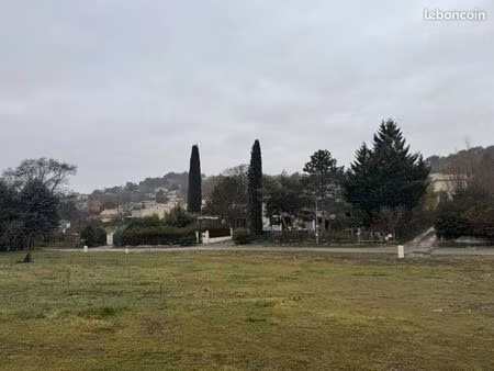 terrain 811 m² pierrevert