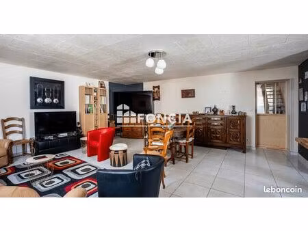 maison rénovée  d'une surface d'environ 130 m2  proche de toutes les commodités