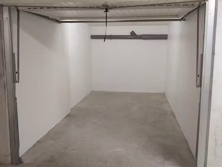 garage fermé dans résidence sécurisé