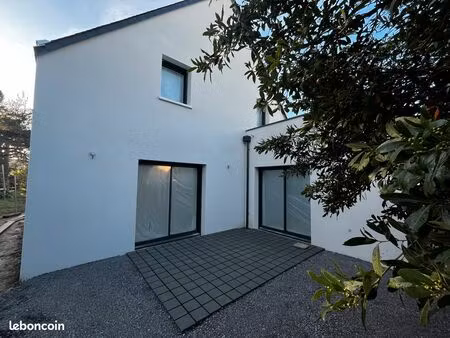 maison neuve murs erigné