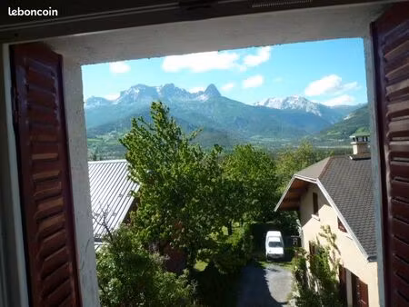 t2 à saint-pons de 52m² - vue sur chapeau de gendarme