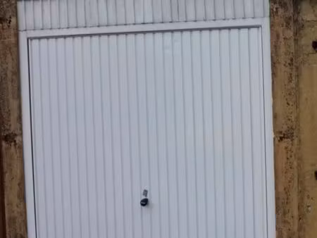 location garage box fermé