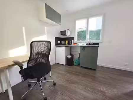 vente locaux professionnels 17 pièces 330 m² à ifs (14123)  635 000 €