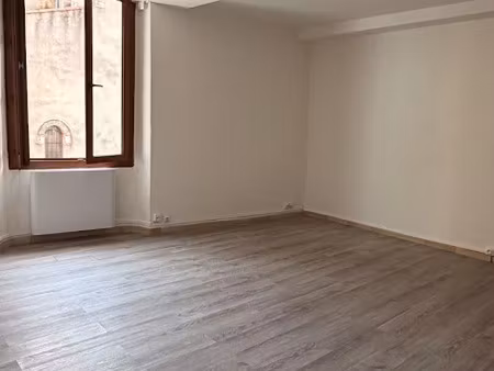 location appartement 2 pièces 38.07 m² à belgentier (83210)  600 €