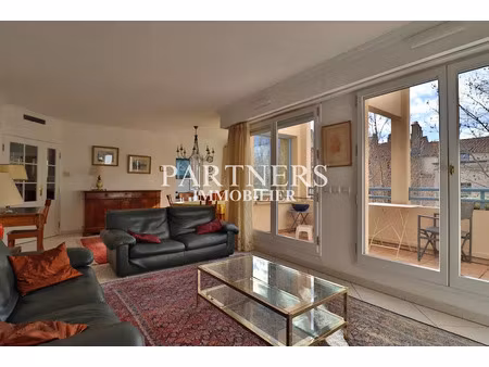 location meublée appartement 5 pièces 113.08 m² à aix-en-provence (13090)  3 500 €